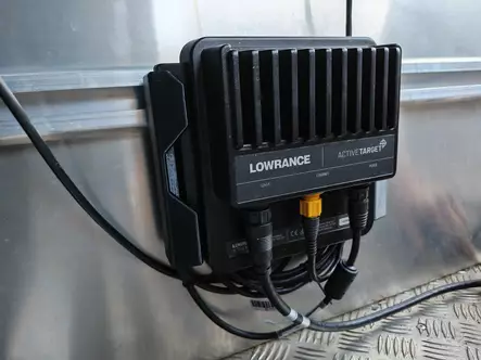 Lowrance Activetarget Box Pikakiinnike Seinäasennus - Kaikuluotainten jalustat ja kiinnikkeet - BOX-AT-KIINNIKE - 1