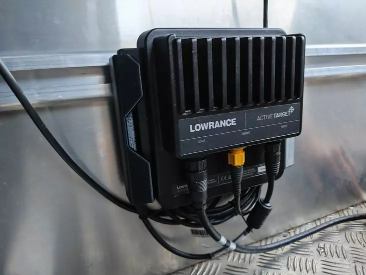 Lowrance Activetarget Box Pikakiinnike Seinäasennus - Kaikuluotainten jalustat ja kiinnikkeet - BOX-AT-KIINNIKE - 1